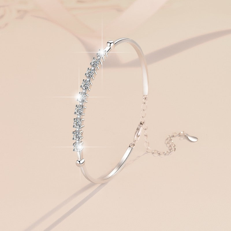Adjustable S925 bracelet with moissanite and zircon.