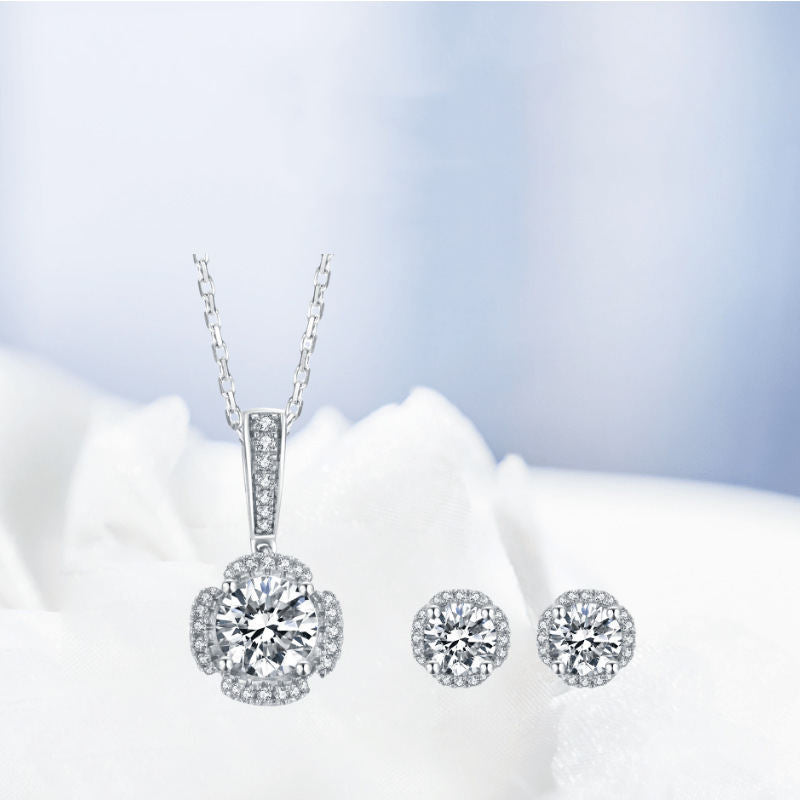 S925 silver moissanite set with 1ct pendant and 0.5ct stud earrings.
